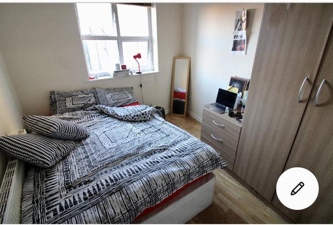 Bright quiet dioiuble room in Bethnal Green  Main Photo