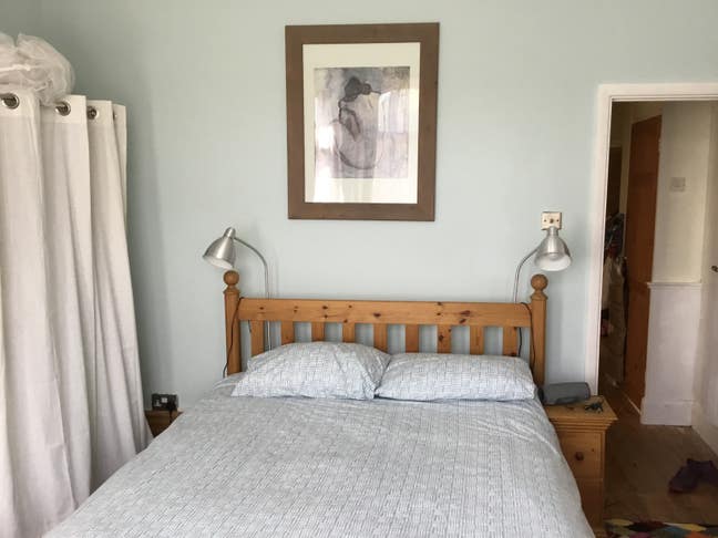 Huge room in 1 of the loveliest areas In Bedford Main Photo