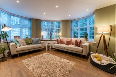 2 rooms available in great flat near beach Main Photo