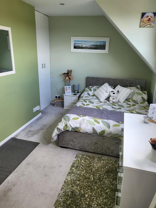 Female preferred short  term rent. Room only
 Main Photo