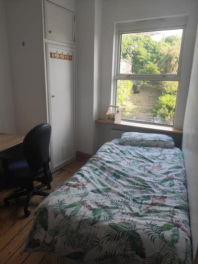  double room in considerate household near ce Main Photo