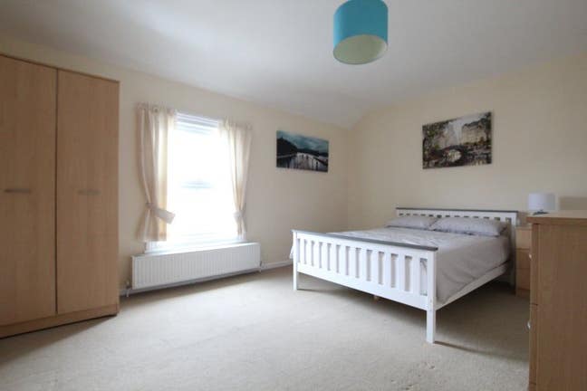 Double room available in Central Caversham Main Photo