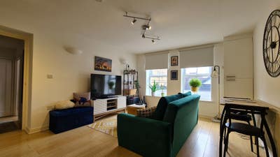 Bright and spacious 1 bedroom apartment Enfield  Main Photo