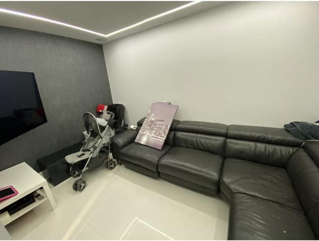 Modern house offering own bathroom and living room Main Photo