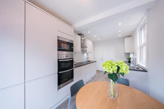 Don't Miss Out - Close to Royal Berkshire Hospital Main Photo