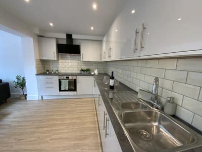 Ensuite Close to Uni and Hospital 52B  Main Photo