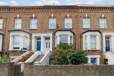 One Bedroom With Its Own Entrance W9  Main Photo