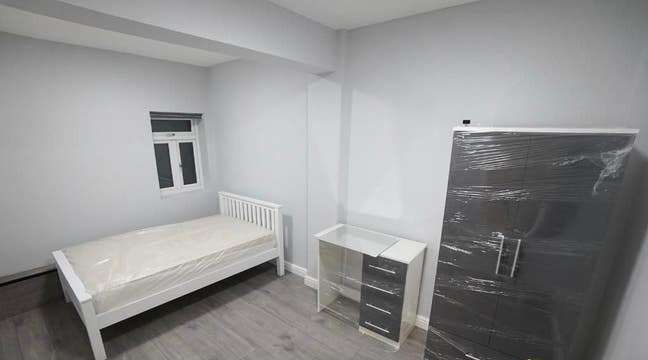 Ensuite Room Available in NG7 Area Main Photo