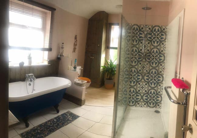    Spacious    Double    Room-    Female Preferred Main Photo