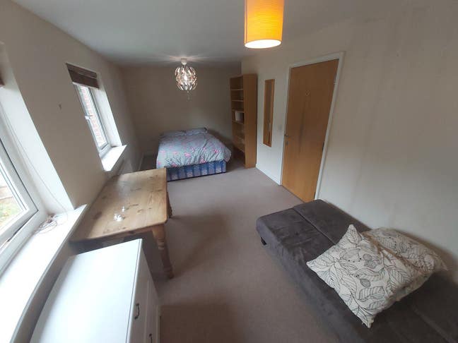 Large Spacious Rooms  Main Photo