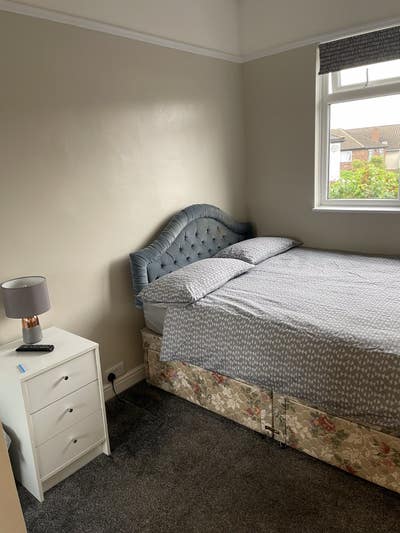 Spacious single room Main Photo