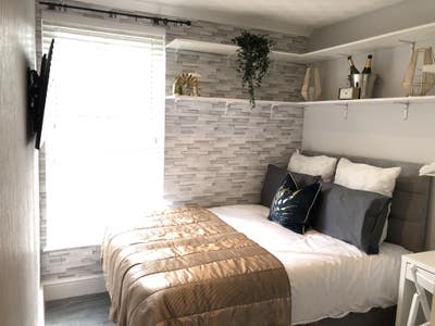 Luxury ensuite  period Home - Stockport station Main Photo