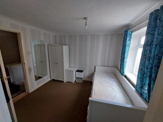 Generous size double room with en suite Main Photo