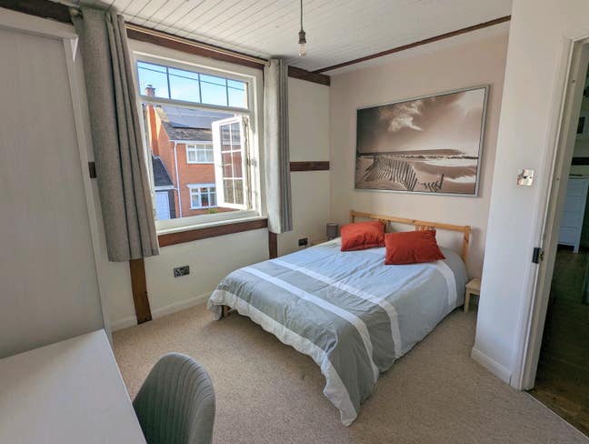 Cosy cottage in quaint countryside village Main Photo