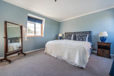 Large double bedroom - Available 7 Feb Main Photo