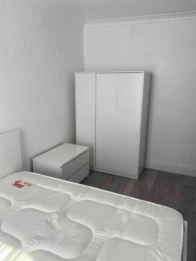One large master room for rent in outram road Main Photo