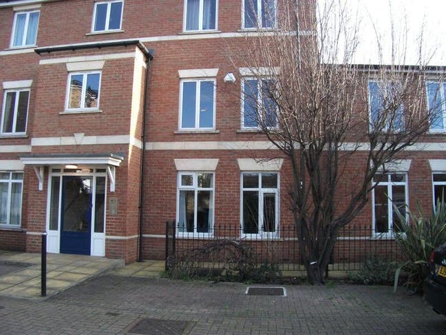 A Furnished 2 Bed Apartment In SE17 Zone 1 Main Photo