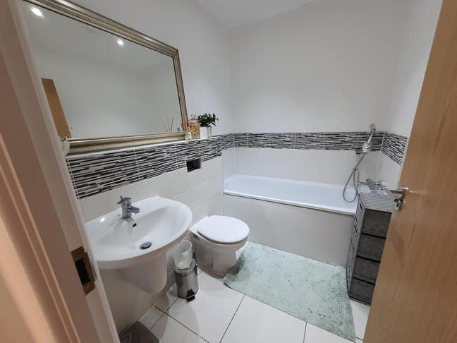Double Bedroom in Newhall Main Photo