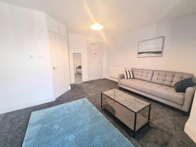 Luxury Double Room in Modern 6 Bed House Share  Main Photo