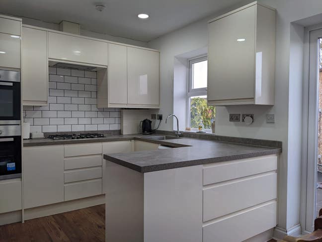 Large bedroom to rent Main Photo