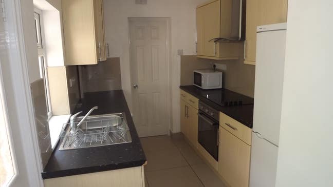 Double room, West End of Lincoln, inc of bills. Main Photo