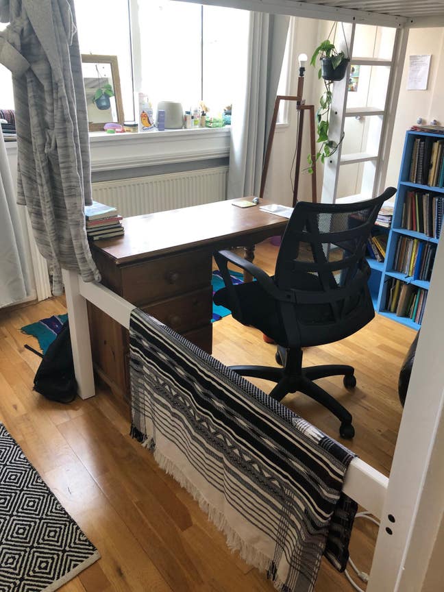 Beautiful double room with loft bed, v. central! Main Photo