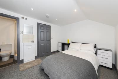 Contemporary Executive Ensuites Main Photo