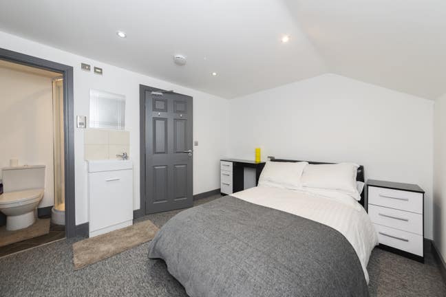 Contemporary Executive Ensuites Main Photo