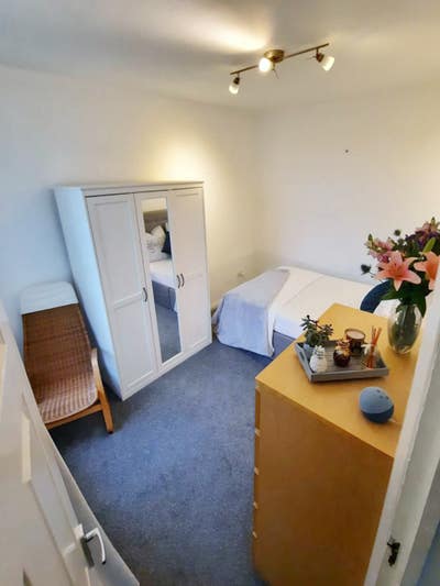 Bright Double bedroom with actual Garden Main Photo