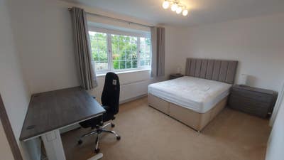 Double Room with Ensuite in Crowthorne Main Photo