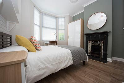 Lovely spacious and extremly bright double Main Photo