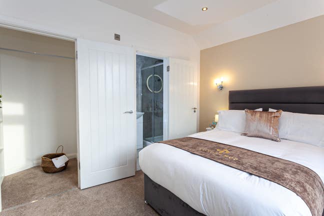 Zero Deposit High Class Ensuite Room in Stockport Main Photo