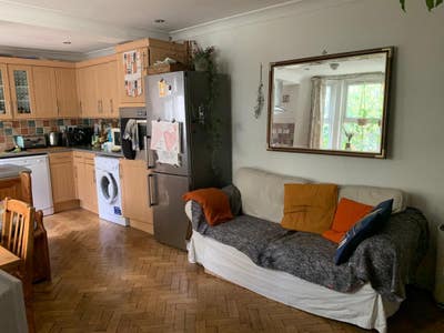 Large One Bedroom Flat in Mile End Main Photo