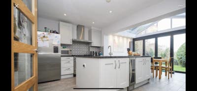 Dble room available in house near Hampton Court Main Photo