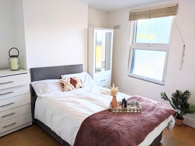***Cosy Double Room- All Bills Included!! Main Photo