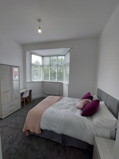 Beautiful ensuite rooms- Available  NE4 Main Photo