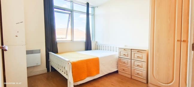 Lovely 2 bed flat with balcony, Stratford center Main Photo