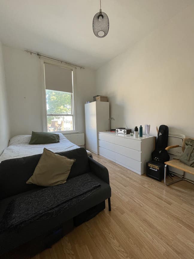 Very Large Double Room - Stoke Newington 30Th June Main Photo