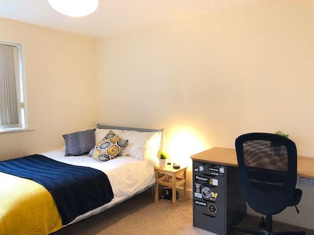 Double Room / E3/ En Suite/All Bills inc  Main Photo