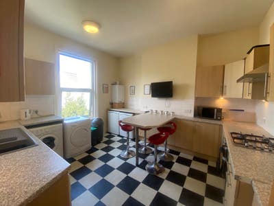 Convenient Location Main Photo