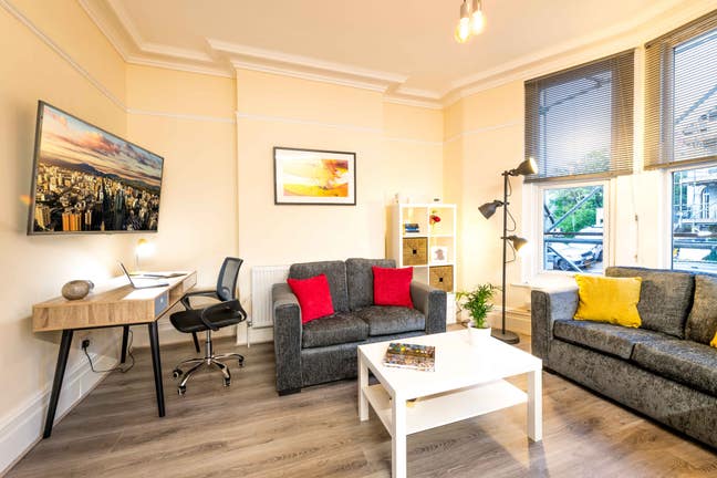 Friendly House in Amazing Location Main Photo