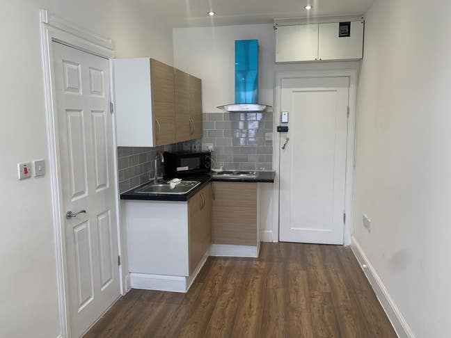 Studio For rent in Camberley Main Photo