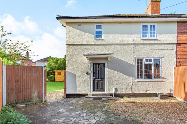 Room to rent in pleasant Fishponds house Main Photo