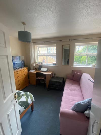 &pound;1100: Canary Wharf double en-suite room  Main Photo