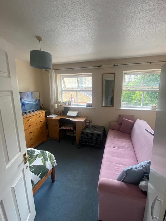 &pound;1100: Canary Wharf double en-suite room  Main Photo