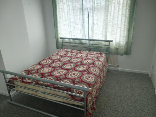 Large Double Room to Let in Ashford Heathrow  Main Photo