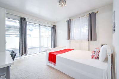 3 Bedroom Apartment to Let in Aldgate East E1 Main Photo