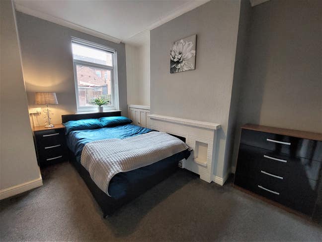 Modern Room Available Main Photo