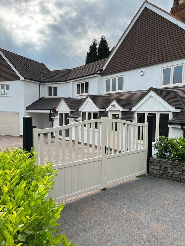 Modernised cottage with optional land to let  Main Photo
