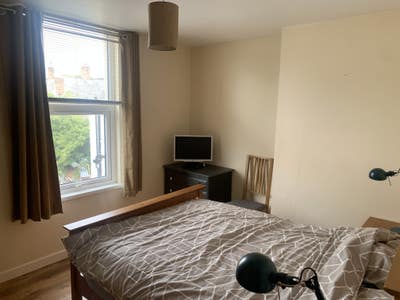 1 Room with Private Bathroom Available - Pontcanna Main Photo